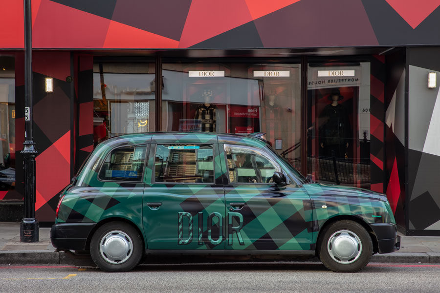 � ���������� Harrods �������� ��������� ���-�� Christian Dior